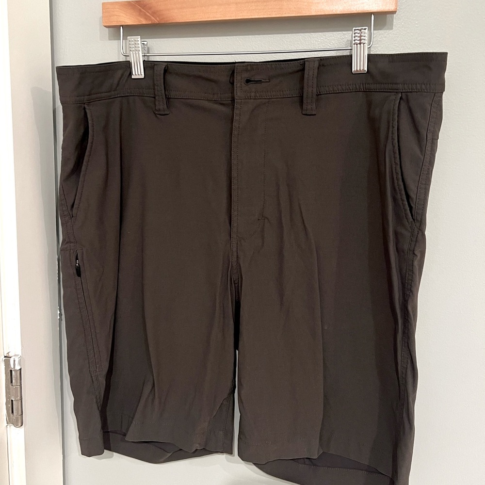 Prana Grey Performance Golf Shorts - Size 36W X 9L